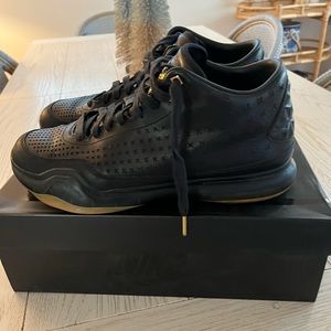 Like New Kobe X mid EXT Nike basketball shoes.